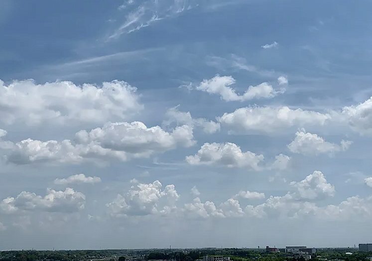 雲の“旅路”に注目。同じ空の上で、別方向に進む雲が見られる理由