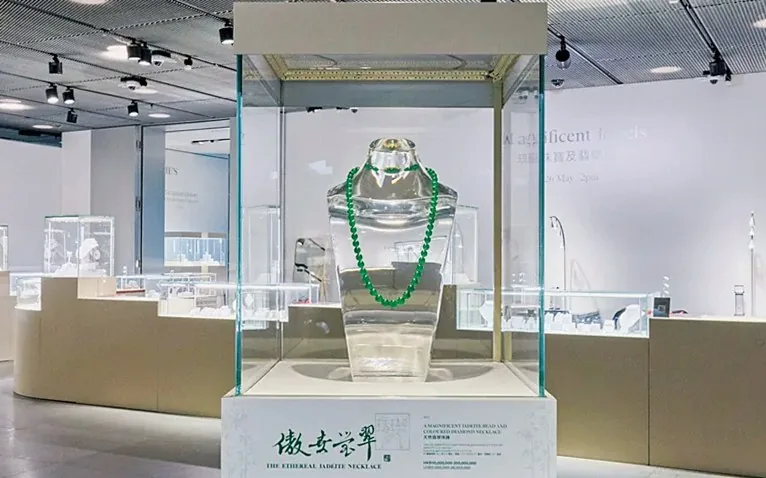 オークション専門家に聞く、アートと宝飾品の世界